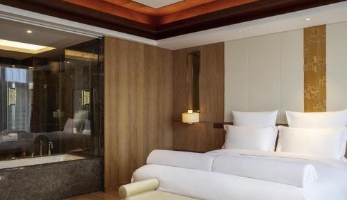 Deluxe Suite, Lounge Access, 1 King Size Bed, Private Balcony