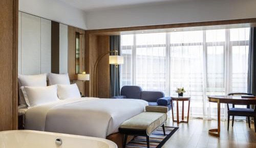 Superior Room, 1 King Size Bed, Forest View