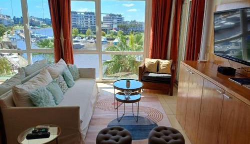 Apartment with Lake View