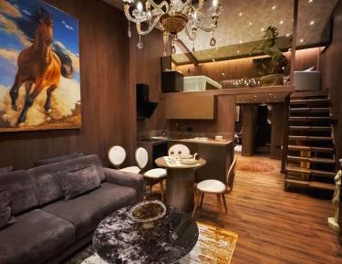 Deluxe King Suite