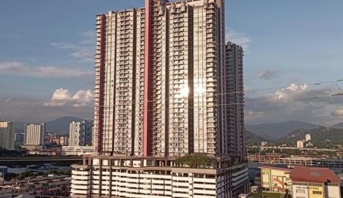 Three-Bedroom Apartment with Balcony