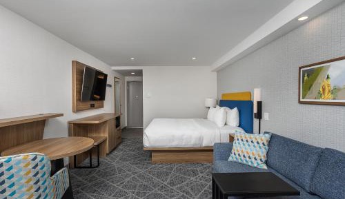 King Room with Roll-In Shower - Disability Access/Non Smoking/Upper floor
