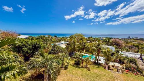 Three-Bedroom Apartment with Sea View