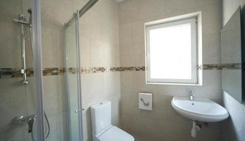 Deluxe Queen Room with Ensuite
