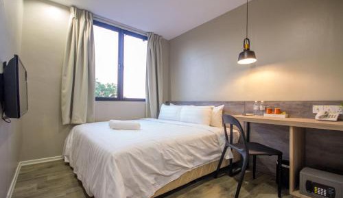 Standard Queen Room