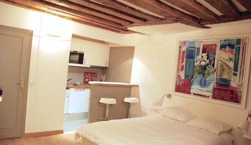 Studio Apartment