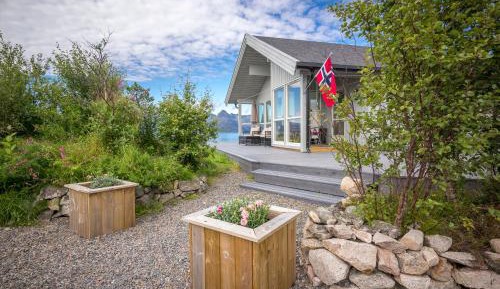 Four-Bedroom House with Sea View