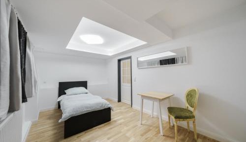 Single Room with Shared Bathroom