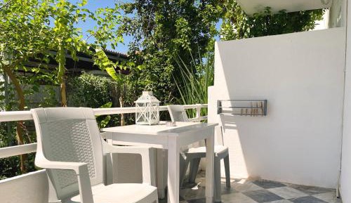 One-Bedroom Apartment with Garden View