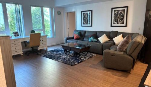 Two Bedroom King Apartment on Hewitt