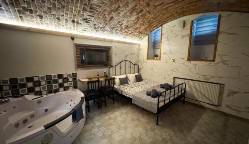 Deluxe Suite with Spa Bath