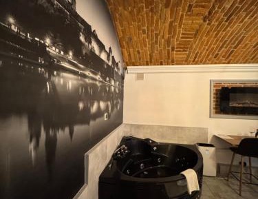 Suite with Hot Tub