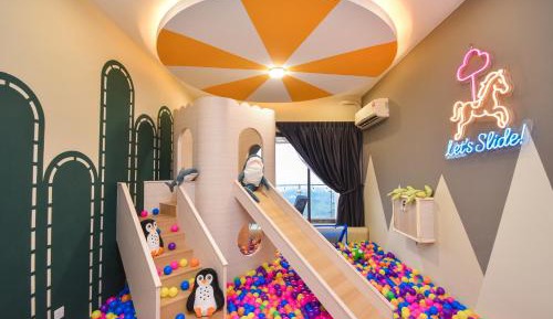 The Slide Playground Unit with Ball Pool