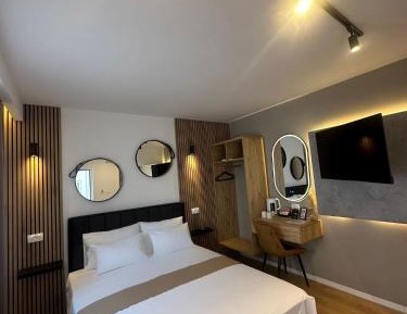 Standard Queen Room