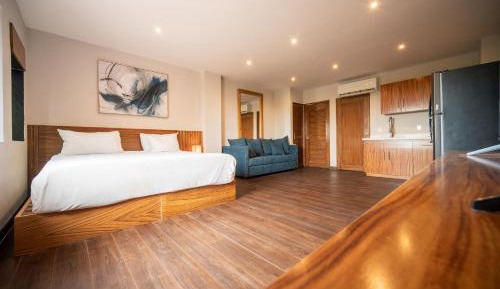 King Studio with Sofa Bed