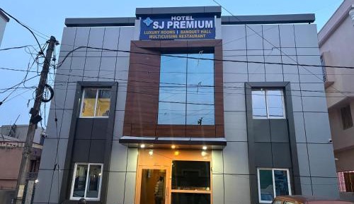 Deluxe Double Room (2 Adults + 1 Child)