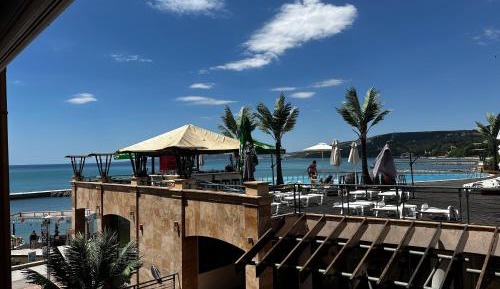 One-Bedroom Apartment with Sea View and Balcony