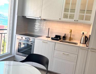 One-Bedroom Deluxe Apartment