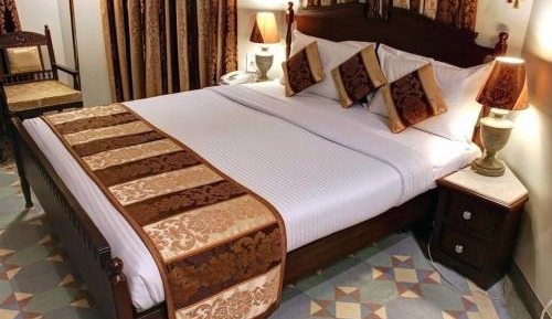 Deluxe Double Room (2 Adults + 1 Child)