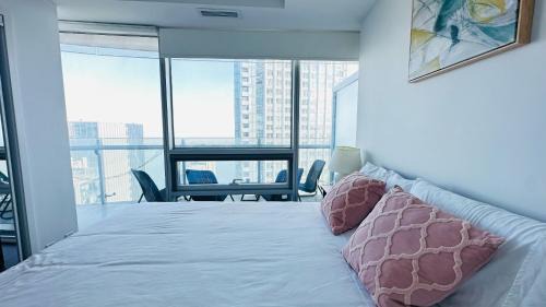Three-Bedroom Apartment with Lake View