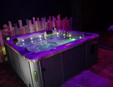 Suite with Hot Tub