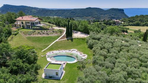 Villa with Garden View