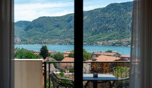 One-Bedroom Apartment with Sea View and Terrace