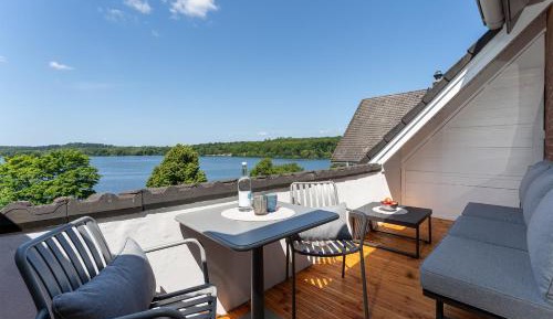 Apartment with Lake View
