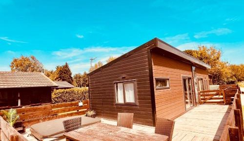 Luxury Lodge 5 with Hot Tub