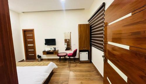 Deluxe Studio