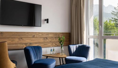 Double or Twin Room with Mountain View