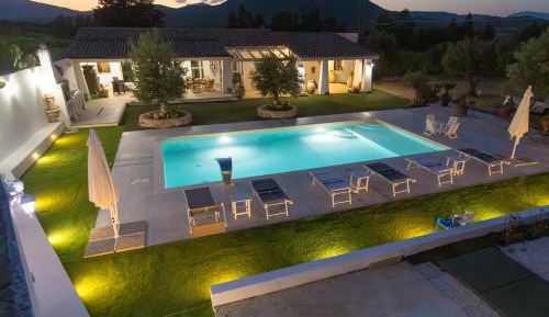 Two-Bedroom Apartment with Mountain View