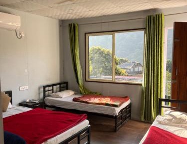 Deluxe Double Room (2 Adults + 1 Child)