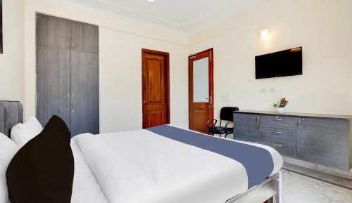 Deluxe Double Room (2 Adults + 1 Child)
