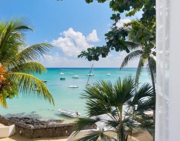 Deluxe Two-Bedroom Apartment - Beachfront