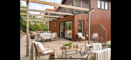 One-Bedroom Apartment with Terrace