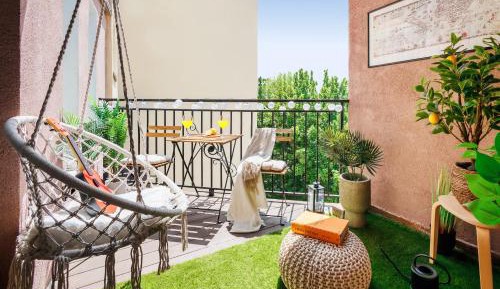 Three-Bedroom Apartment with Balcony