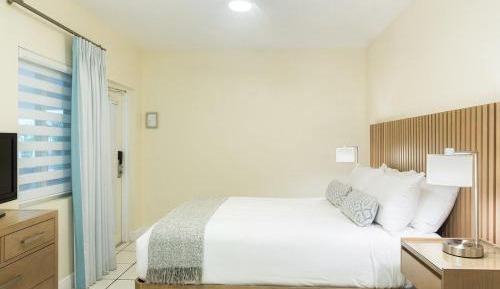 Junior Suite with Courtyard View