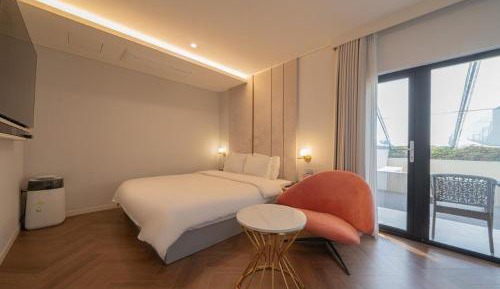 Deluxe Suite with Spa Bath