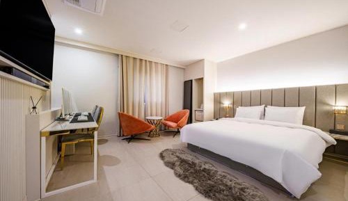 Large Double Room