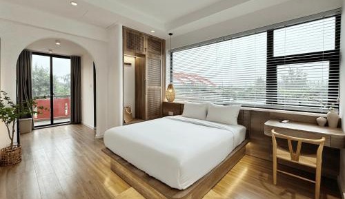 Deluxe Double Room (2 Adults + 1 Child)
