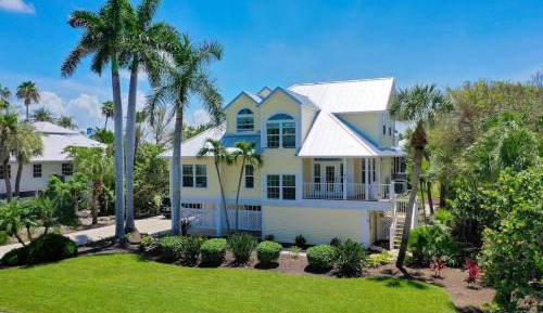 Four-Bedroom Holiday Home