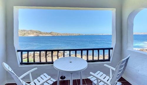 Deluxe One-Bedroom Apartment with Ocean View