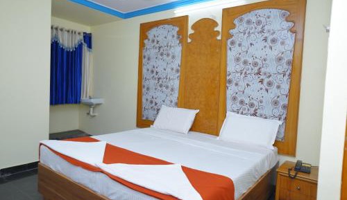 Deluxe Double Room (2 Adults + 1 Child)