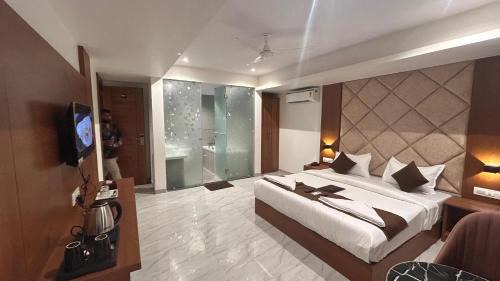 Deluxe King Room