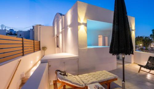 Two-Bedroom Deluxe Apartment with Balcony