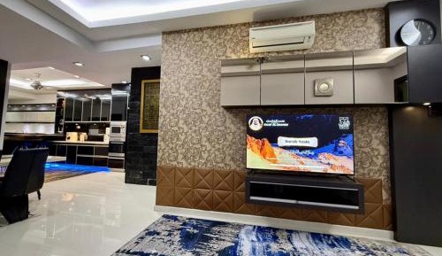 Three-Bedroom Holiday Home 