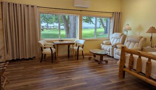 Deluxe King Suite