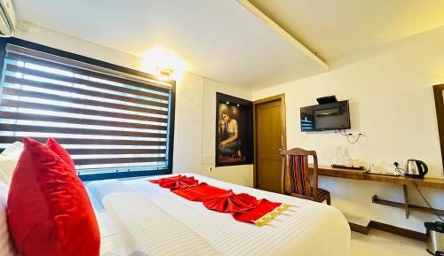 Deluxe Queen Suite