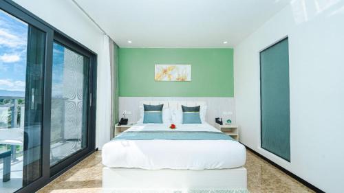 Garden King Room